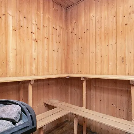 10 Person In Ulfborg-by Traum *