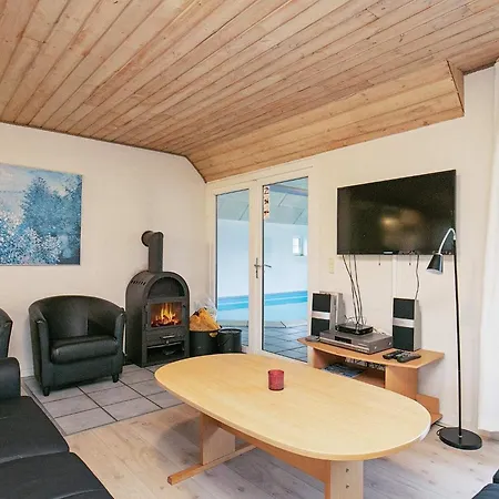 10 Person In Ulfborg-by Traum *